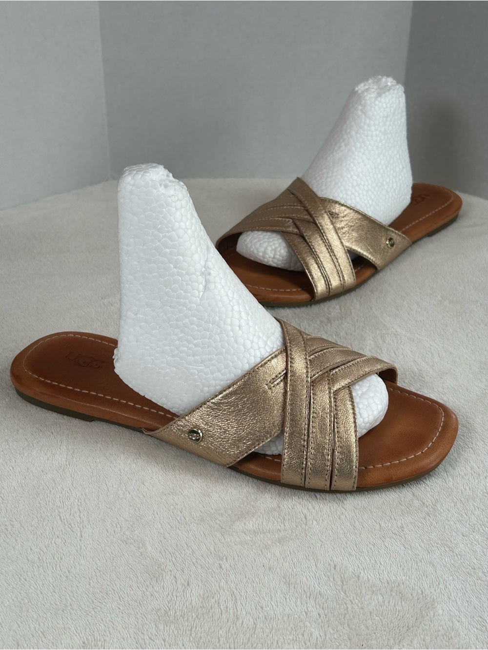UGG Kenleigh Metallic Gold Slide Straps Sandals Leather Women’s Size 10 Comfort